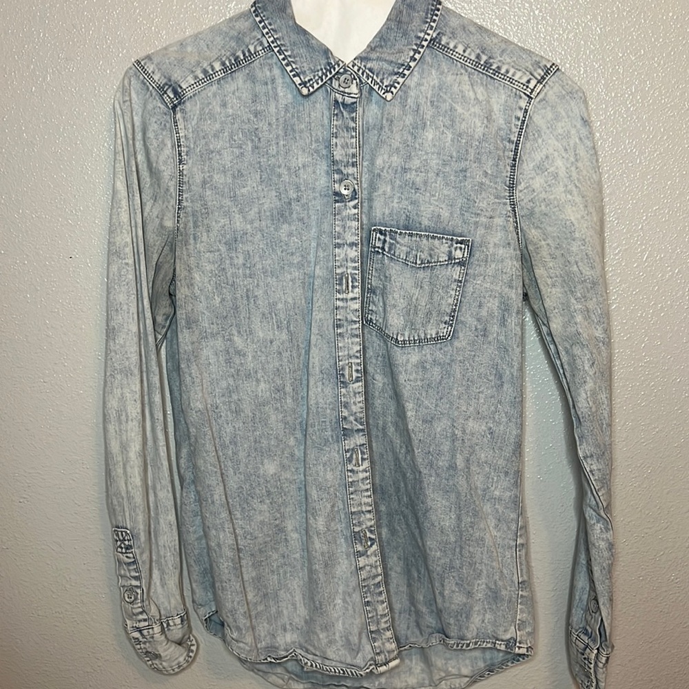 Bullhead denim chambray shirt. Size Small.